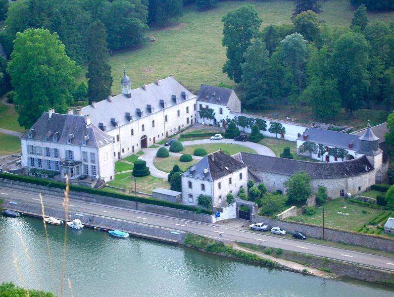 Le Paradis Mosan Waulsort Exterior photo